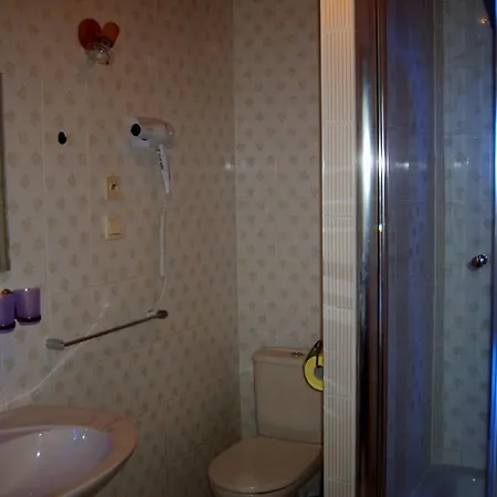 Quarto em Acomodações Particulares Contra *