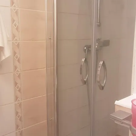 Quarto em Acomodações Particulares Contra