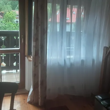 Quarto em Acomodações Particulares Contra *